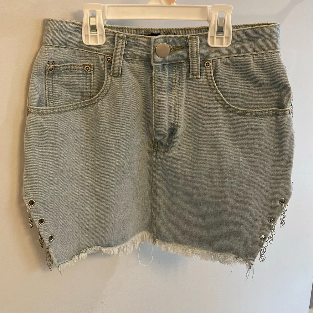 PrettyLittleThing Chain Detail Denim Mini Skirt with raw hem US Size 2
